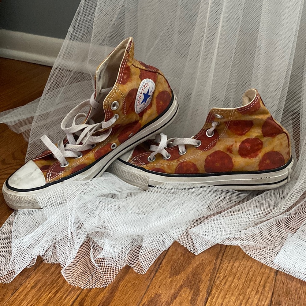 Vintage pepperoni, pizza, Converse, high tops, size 7
